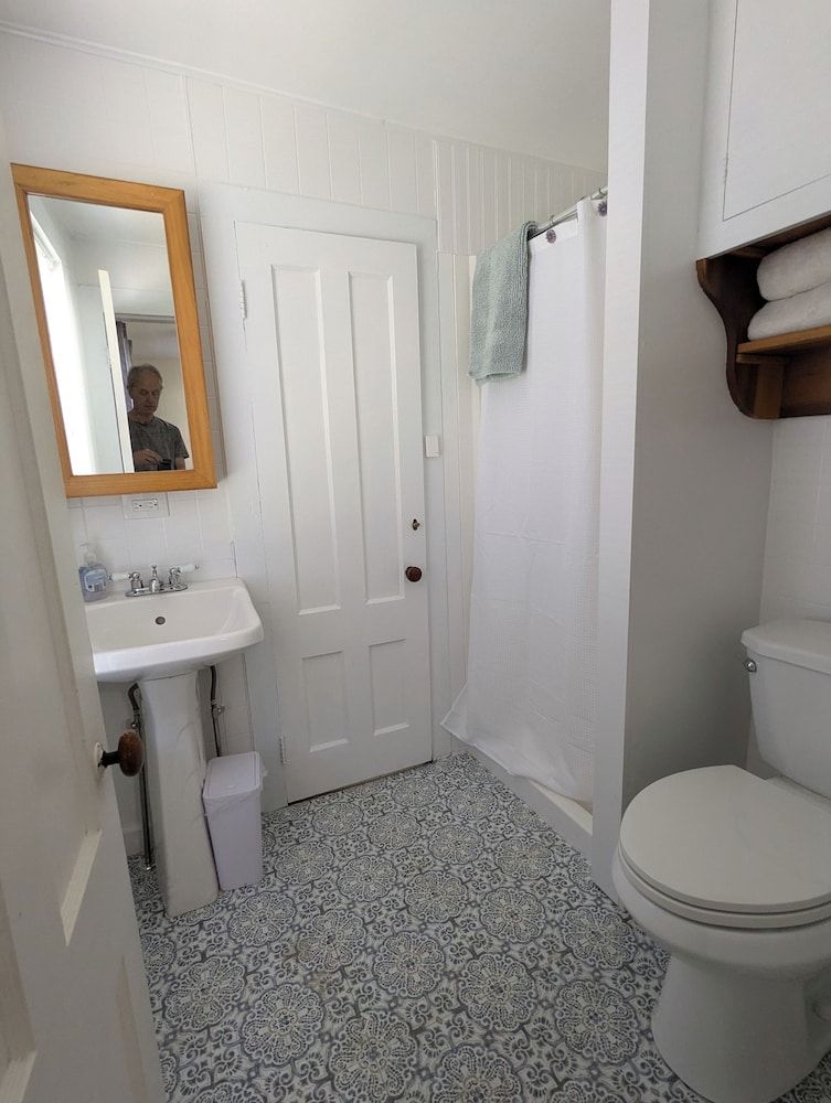 Blooming Inn Deluxe ground floor apartment sleeps up to 6 6