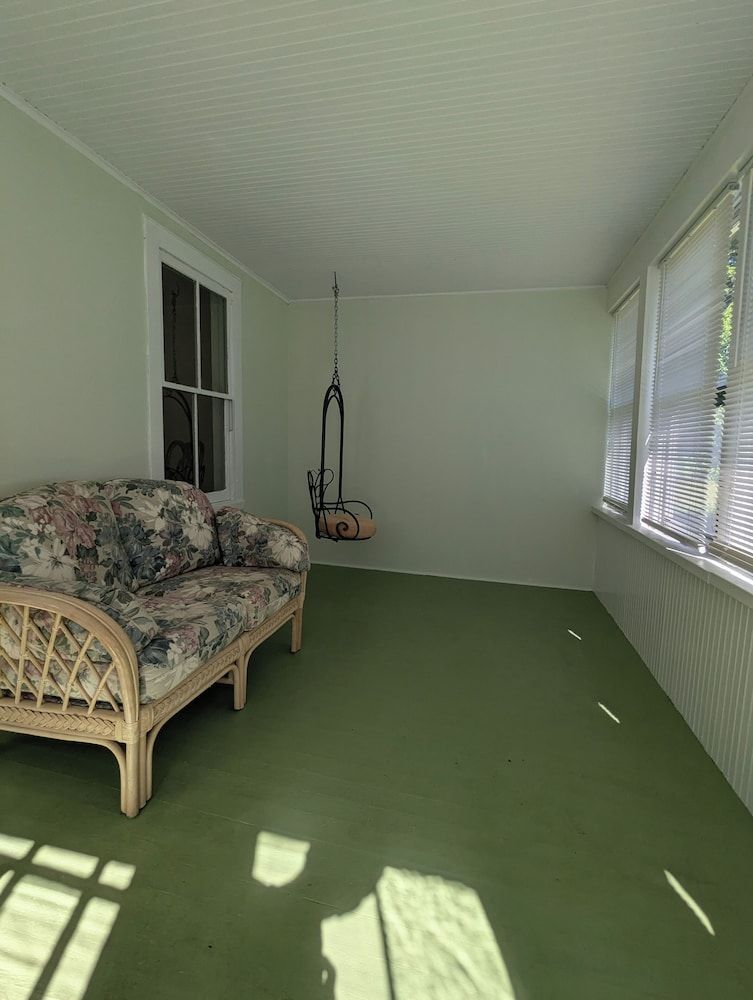 Blooming Inn Deluxe ground floor apartment sleeps up to 6 8