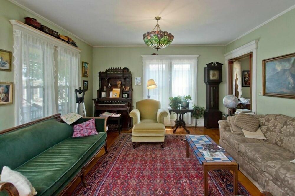 Blooming Inn Bluebell Room 5