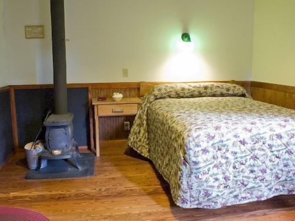 Roughrider Cabin 1 Double / No Bath