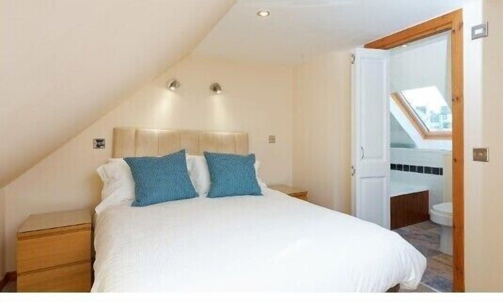 Room (Room 2)