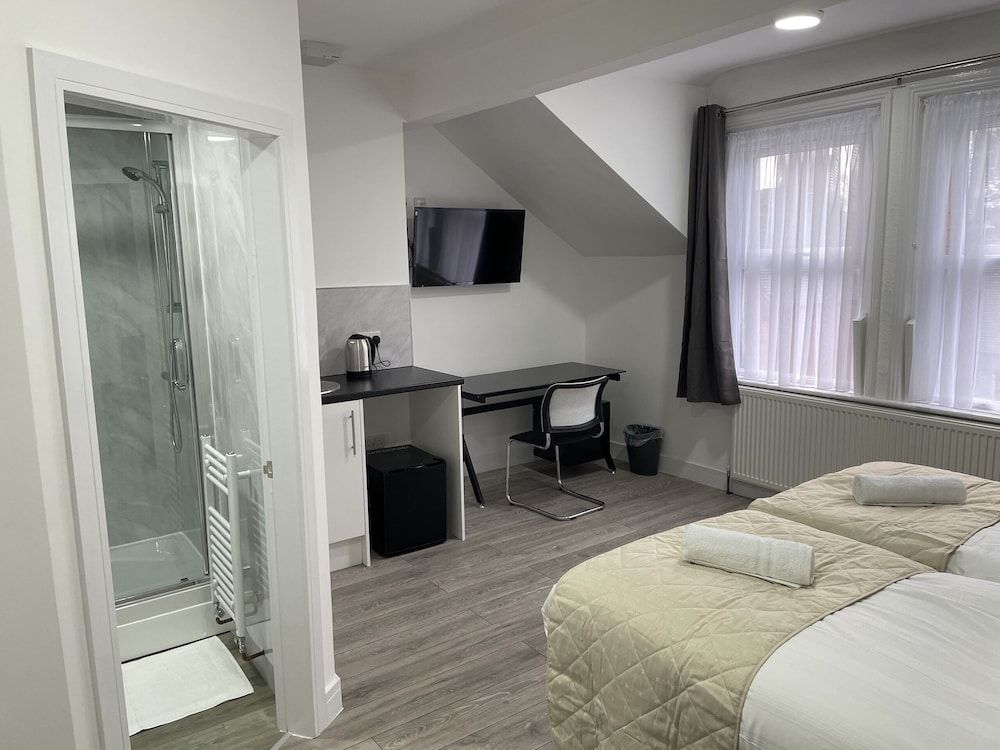 Twin Ensuite Room