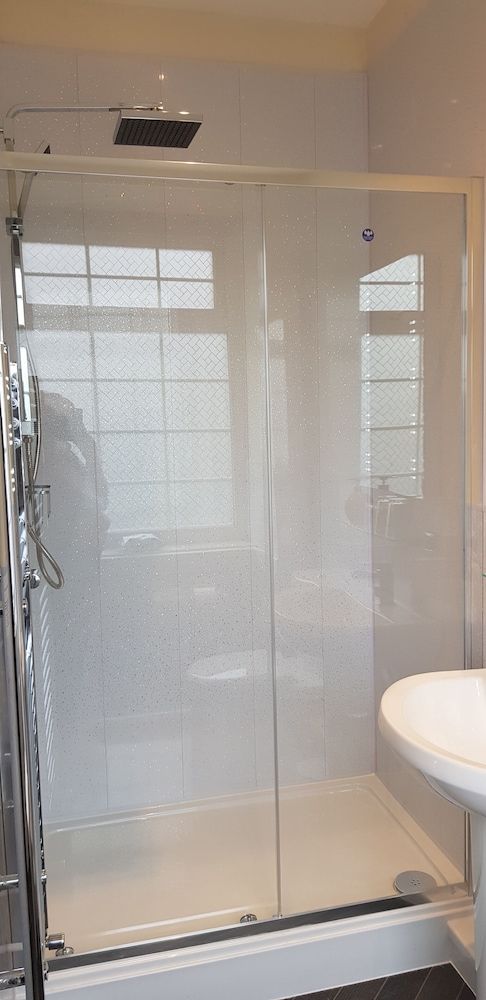 The Ring Pub Bed and Breakfast Double Room (Mynydd Parys) 9