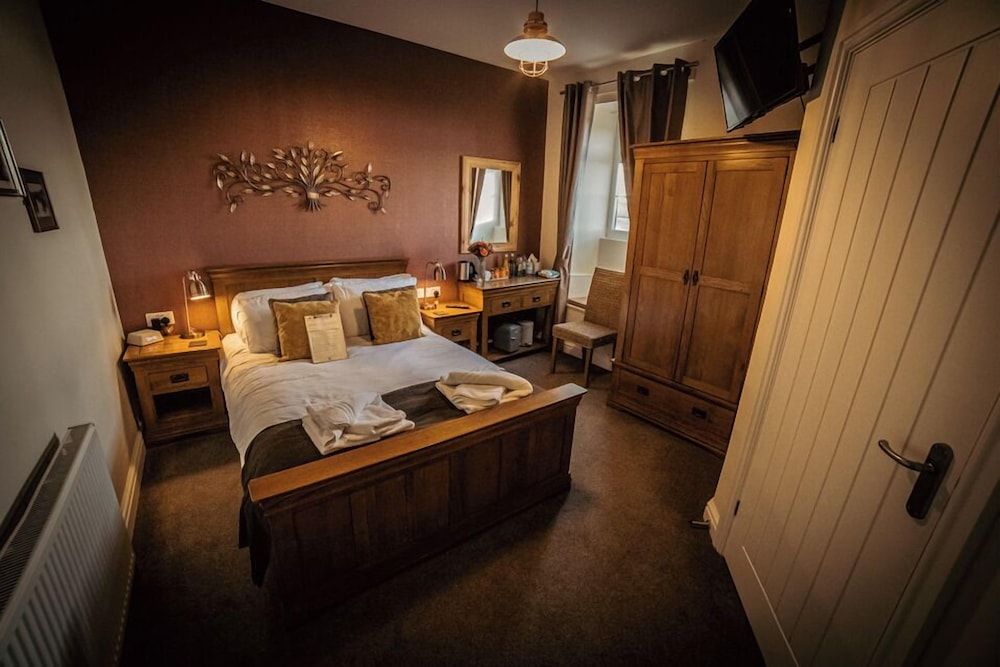 The Ring Pub Bed and Breakfast Double Room (Mynydd Parys) 10