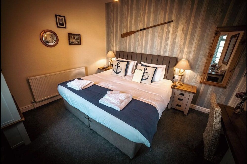 The Ring Pub Bed and Breakfast Double or Twin Room (Bae Treardurr)