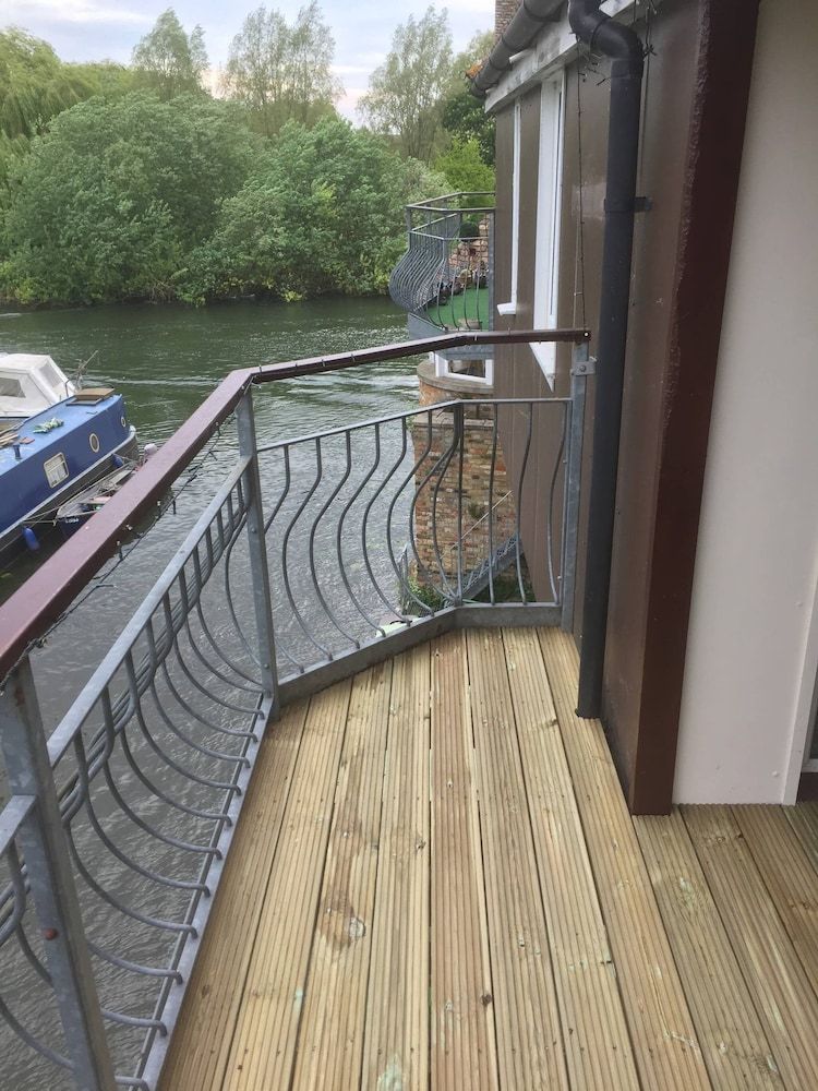House, 3 Bedrooms, Balcony, River View