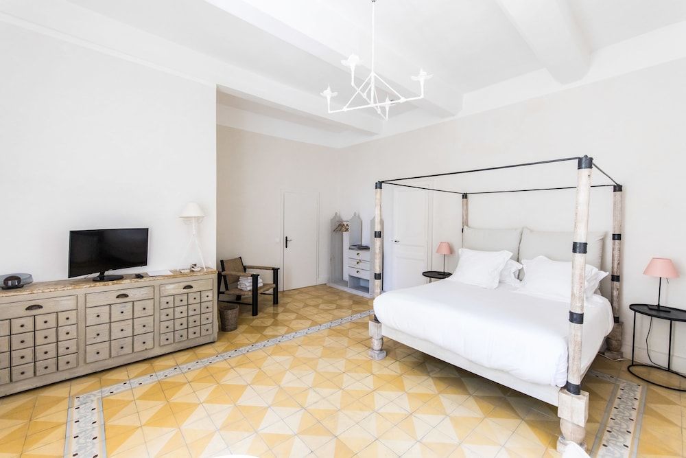 Double Room (3)
