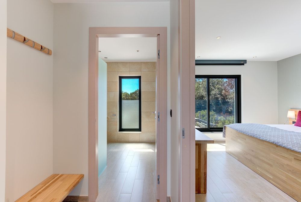 Luxury Double Room, 1 King Bed, Poolside