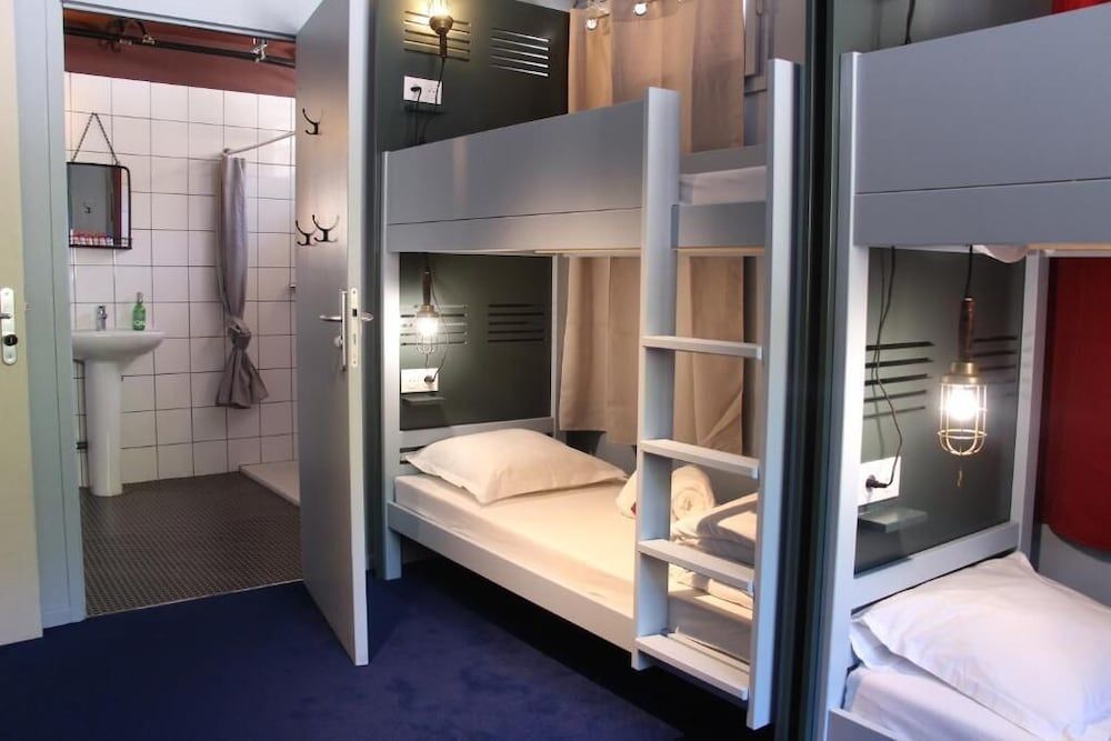 Dortoir de 6 personnes salle de bain incluse