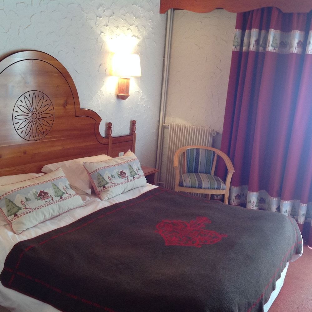 Standard Double Room Balcony East (slopes view)