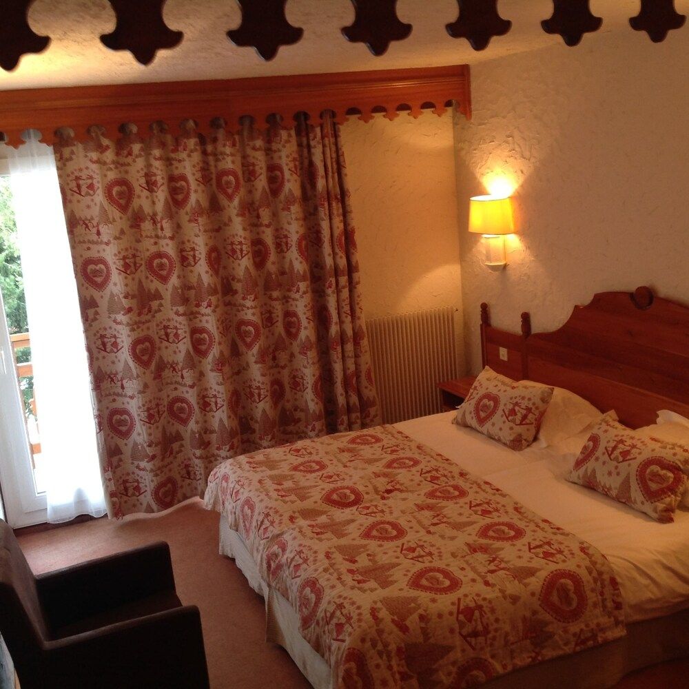 Standard Single Room West (Village view)