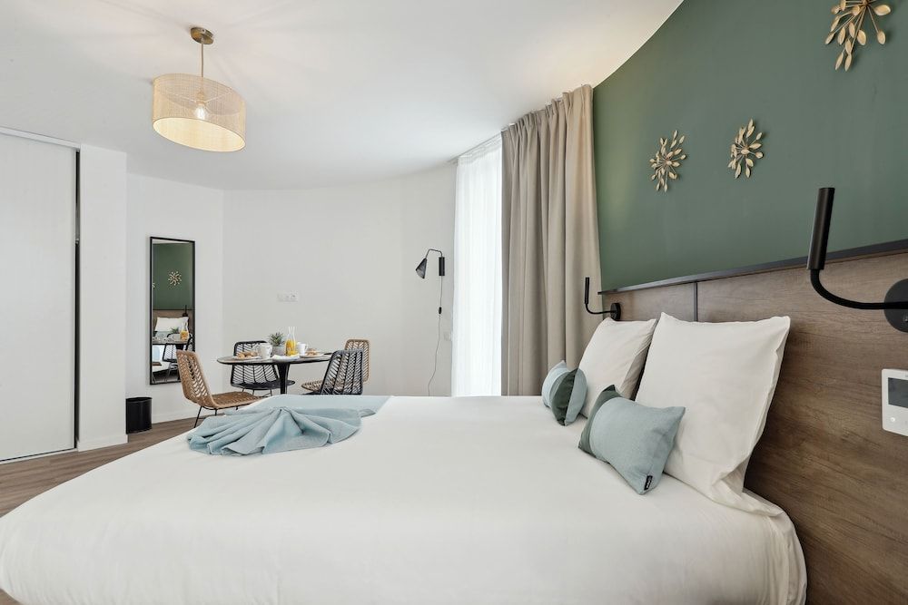 Executive Studio, 1 Double Bed with Sofa bed