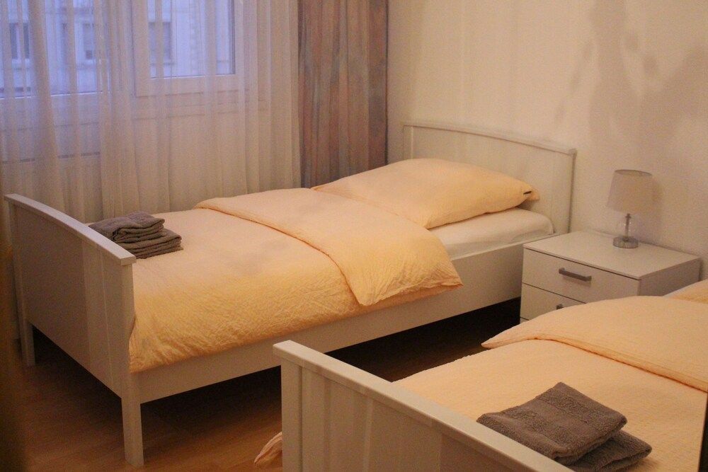 Apartment (1122)