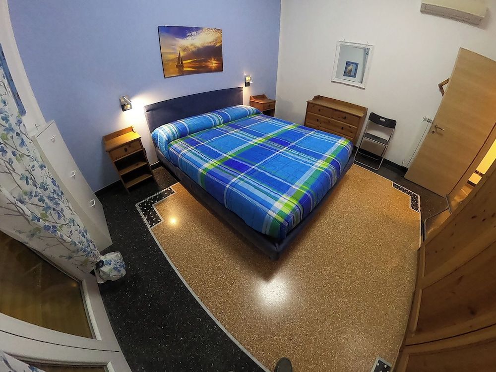 House, Multiple Bedrooms, Balcony