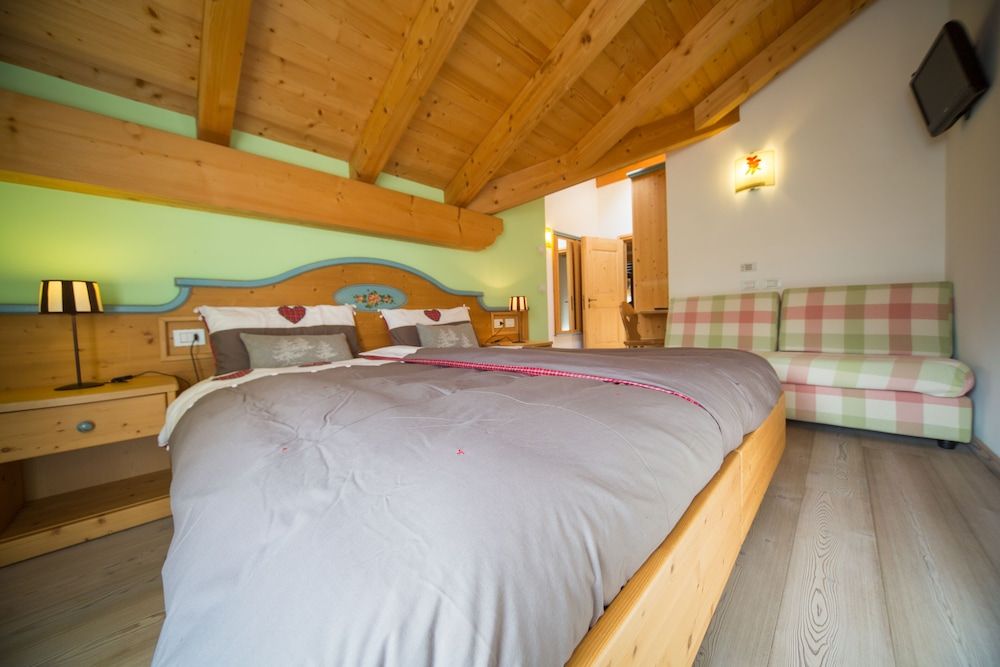 Double Room (Pansy)