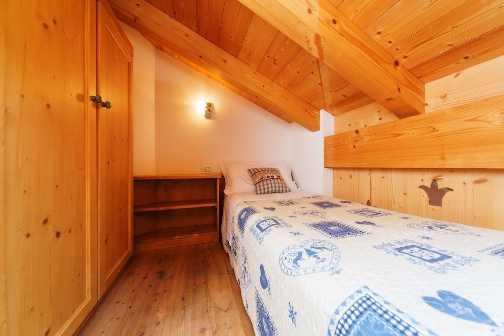 Triple Room (Crocus)