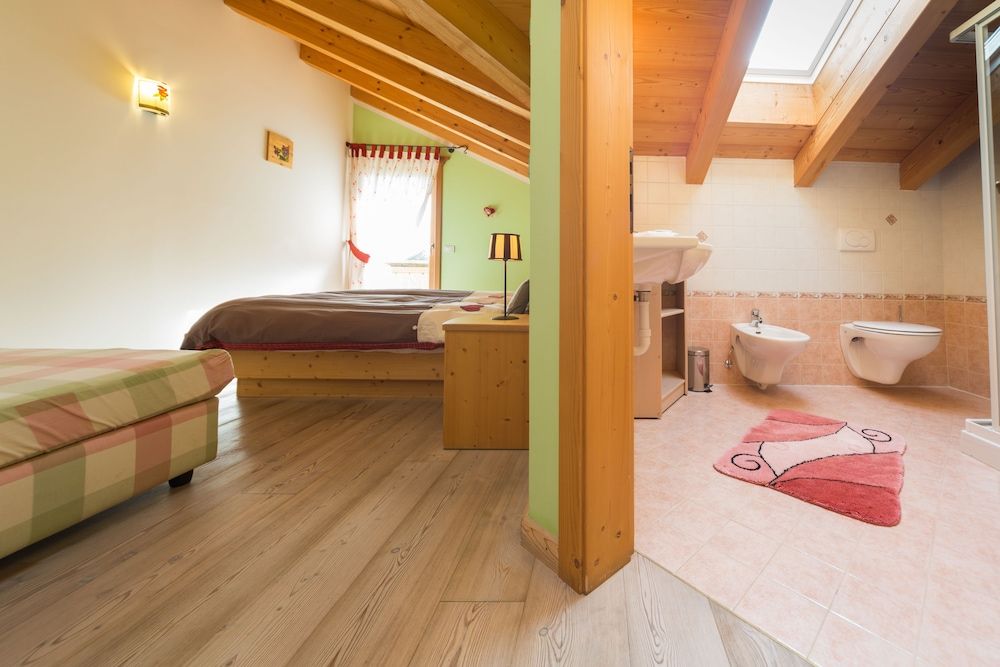 Double Room (Pansy)