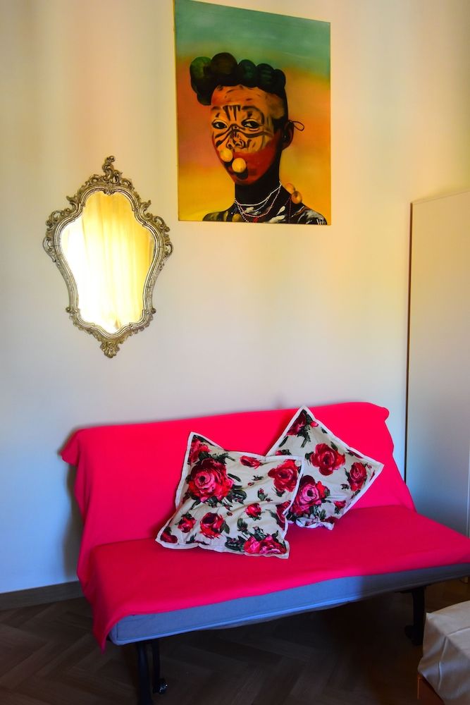 Twin Room, Shared Bathroom (Van Gogh)