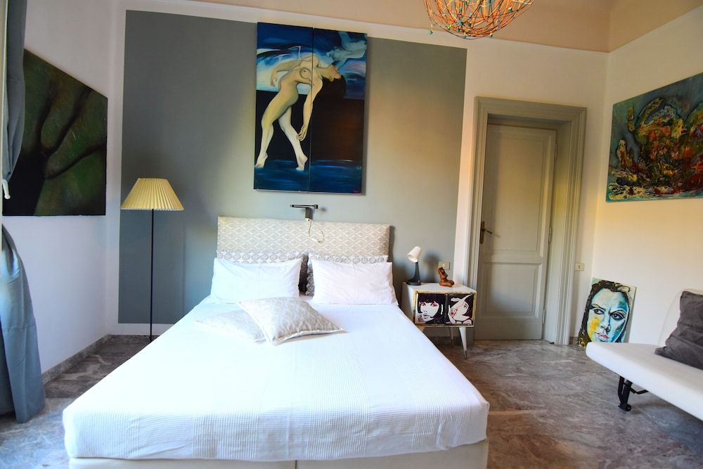 Double Room, Shared Bathroom (Caravaggio)