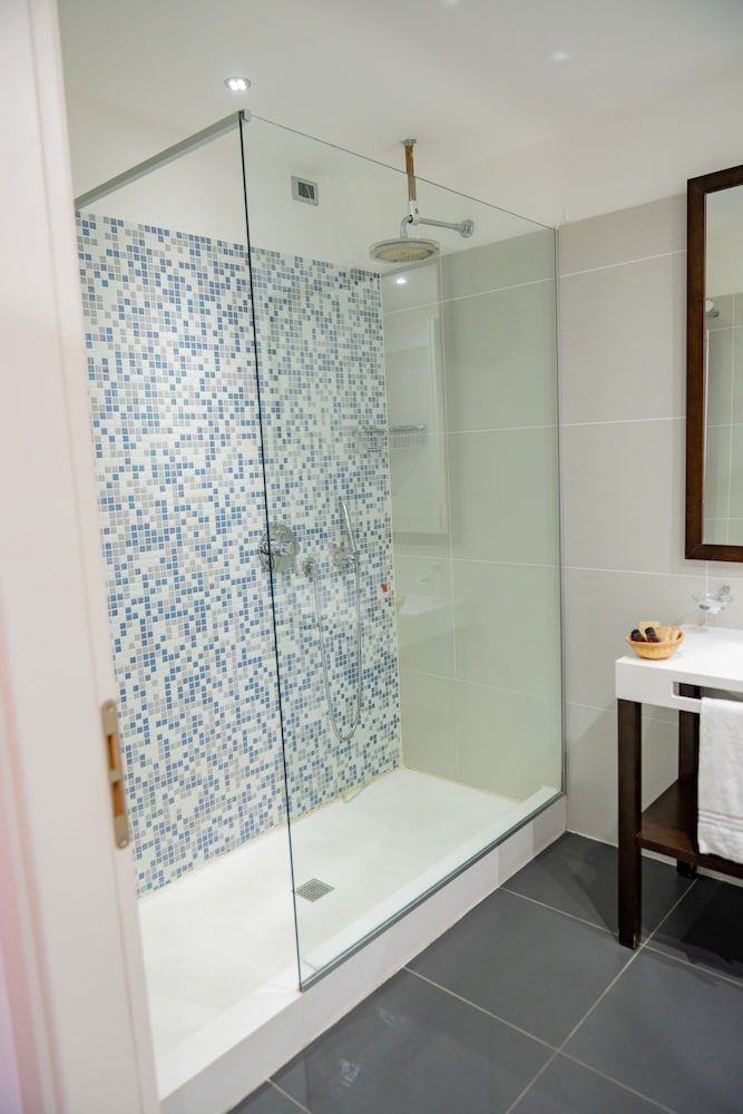 Hotel Napoleon Standard Quadruple Room 5