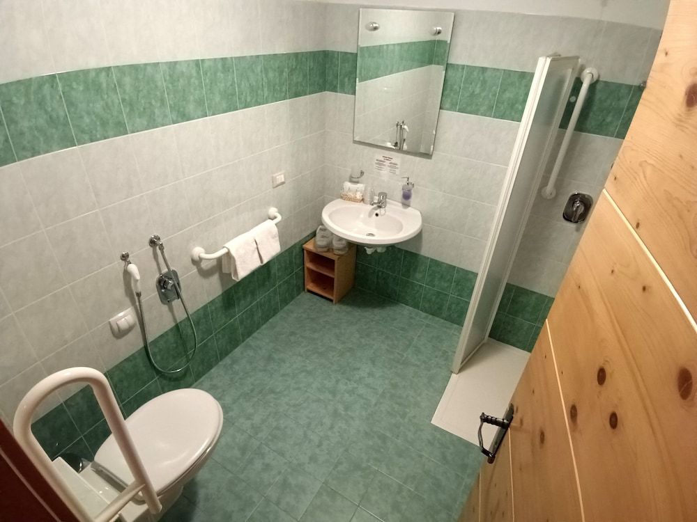 Rifugio Predaia ai Todesci Standard Quadruple Room 3