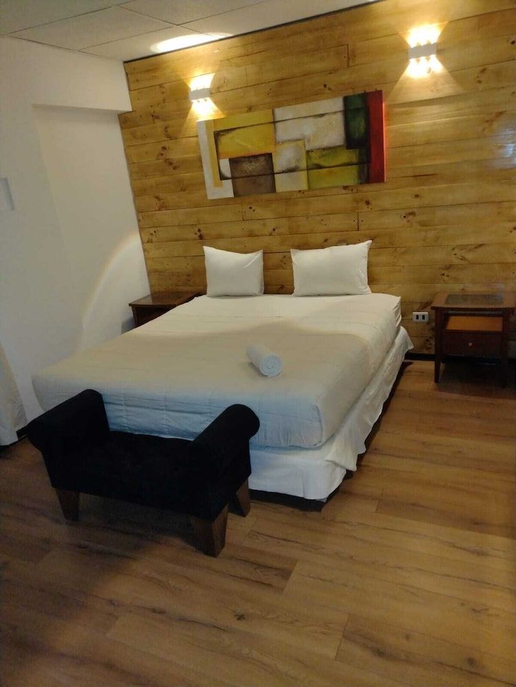 undefined Santa Maria Express 9