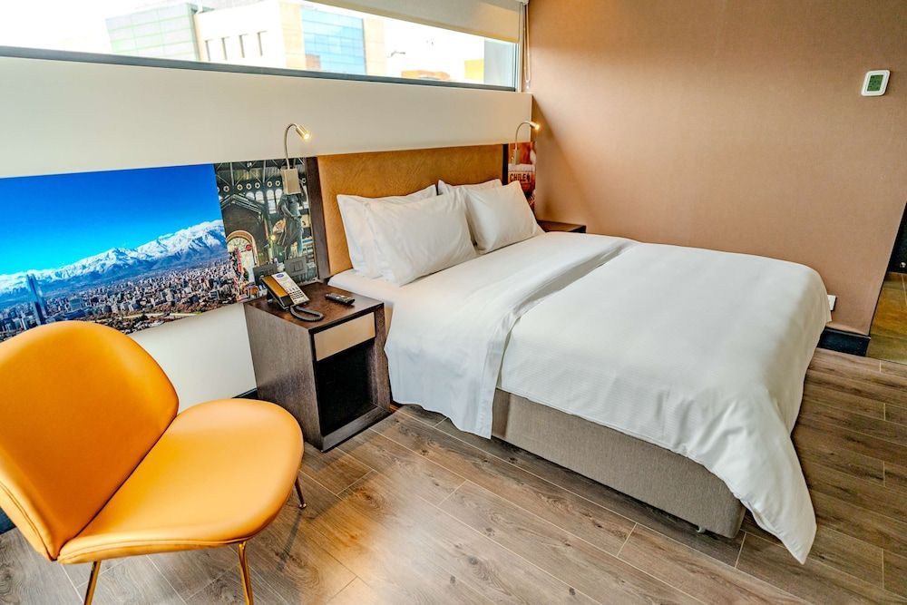 Hampton By Hilton Santiago Las Condes Business Room, 1 Queen Bed, Accessible 2