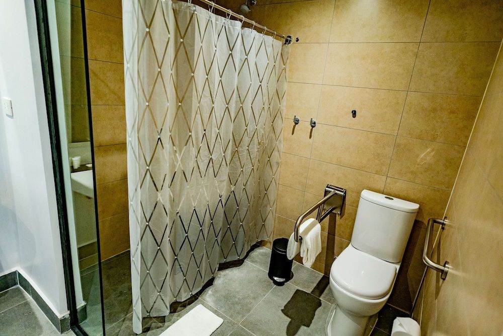 Hampton By Hilton Santiago Las Condes Business Room, 1 Queen Bed, Accessible 15