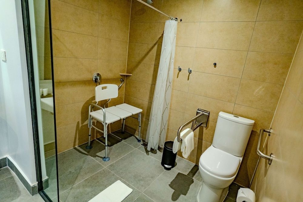 Hampton By Hilton Santiago Las Condes Business Room, 1 Queen Bed, Accessible 10