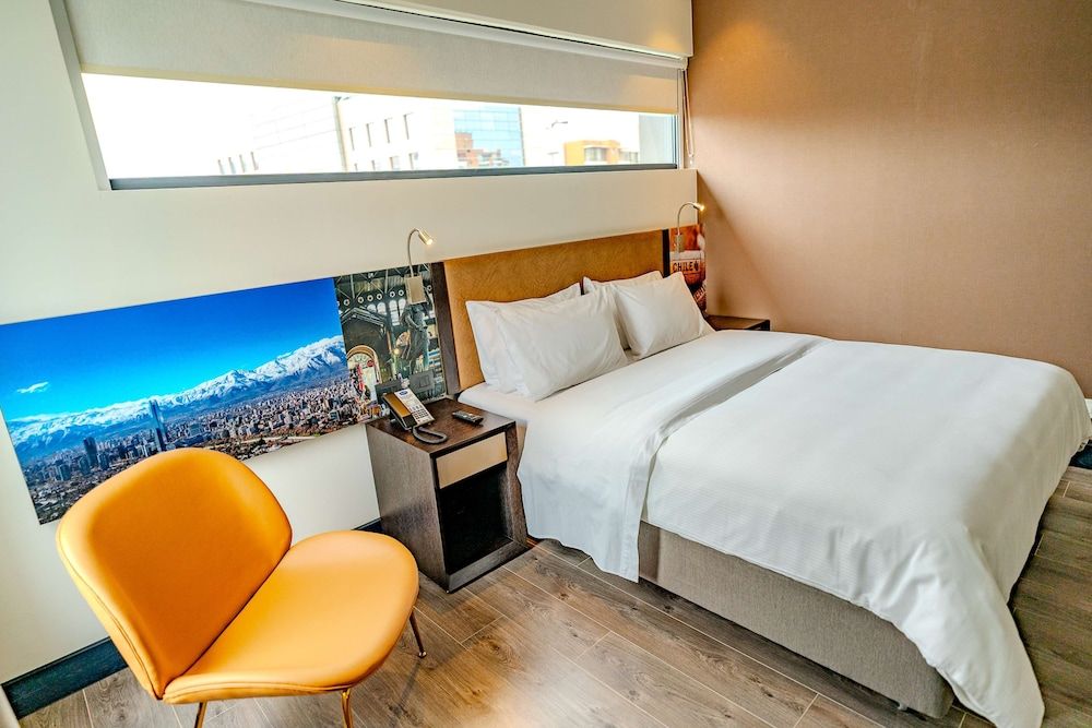 Hampton By Hilton Santiago Las Condes Business Room, 1 Queen Bed, Accessible 4