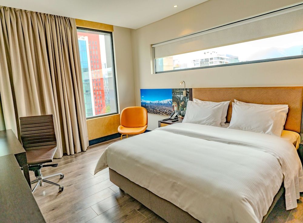 Hampton By Hilton Santiago Las Condes Business Room, 1 Queen Bed, Accessible 5