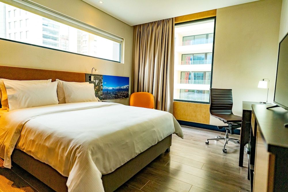 Hampton By Hilton Santiago Las Condes Business Room, 1 Queen Bed, Accessible 9