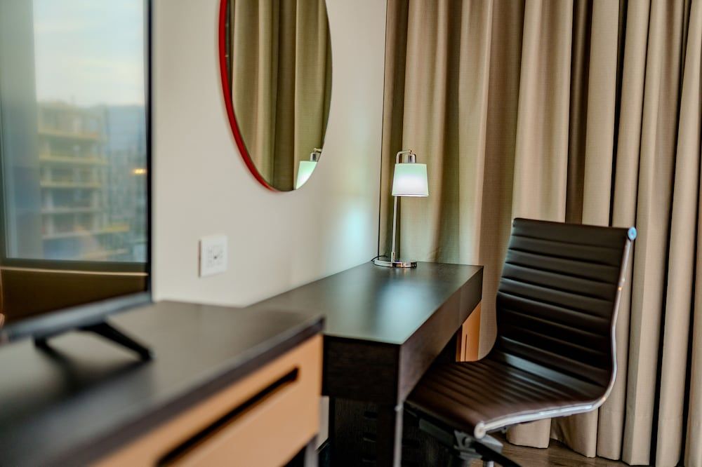 Hampton By Hilton Santiago Las Condes Business Room, 1 Queen Bed, Accessible 17