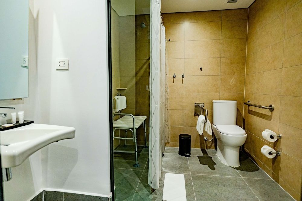 Hampton By Hilton Santiago Las Condes Business Room, 1 Queen Bed, Accessible 17