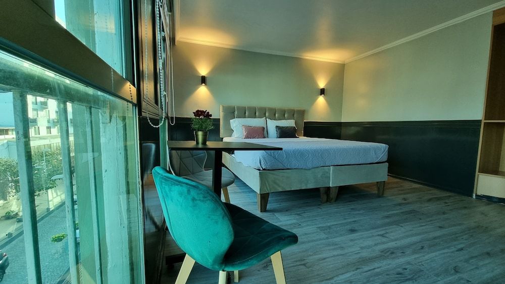 Deluxe Studio Suite