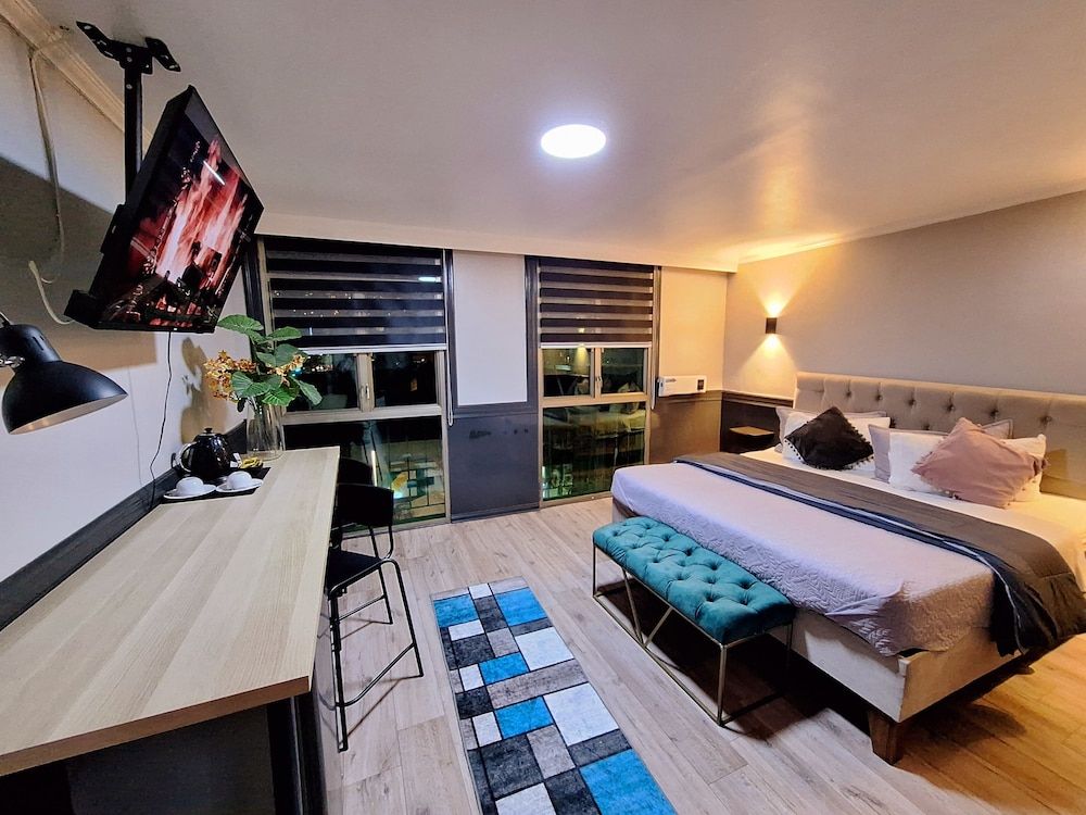 Deluxe Studio Suite