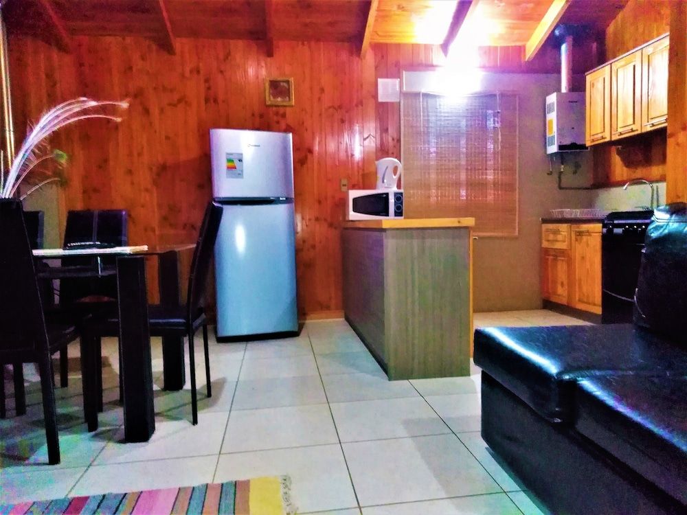 Classic Cabin, 3 Bedrooms, Private Bathroom, Poolside