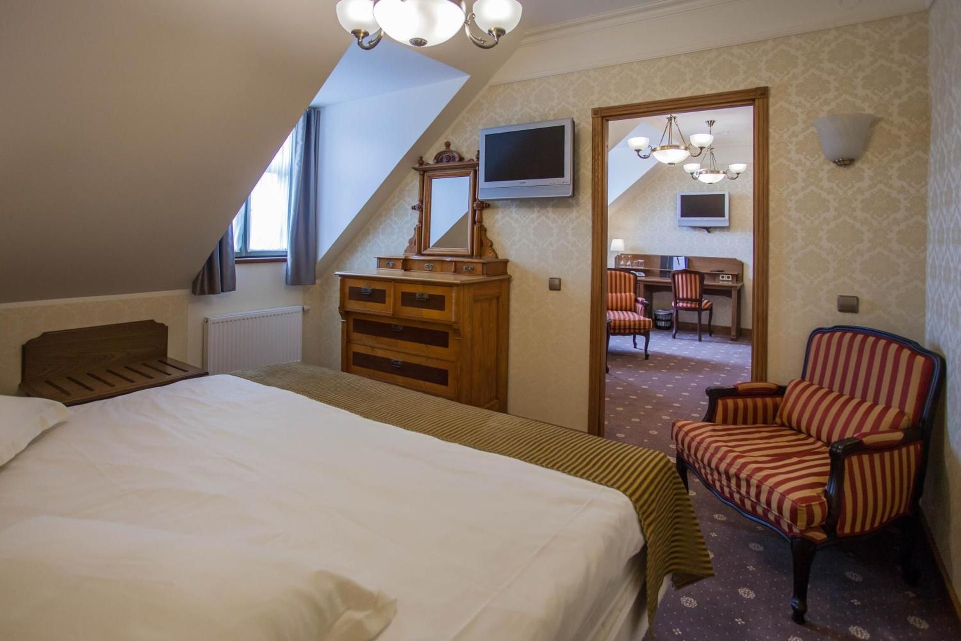 Historical Arensburg Suite