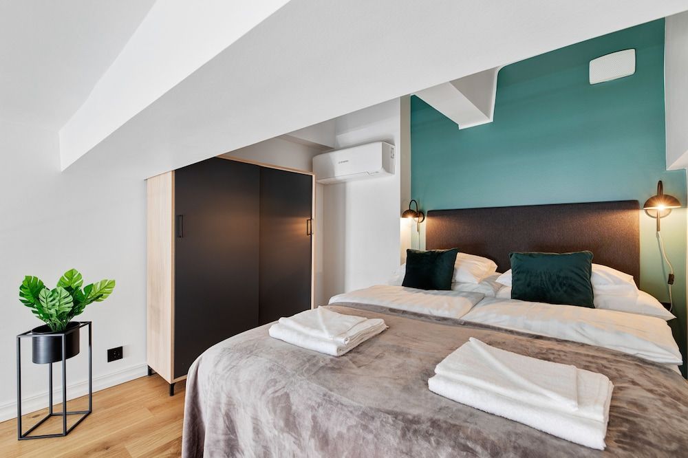 Bob W Duo Lofts Basic Loft, 1 Queen Bed with Sofa bed (Homey Studio - Loft for 3)