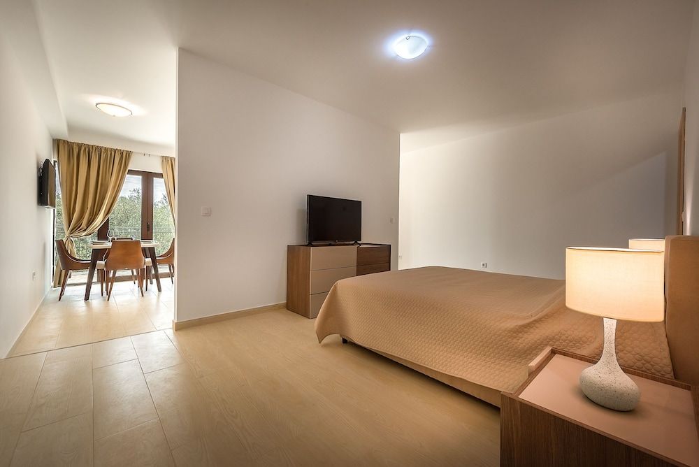 Comfort Apartment, Partial Sea View