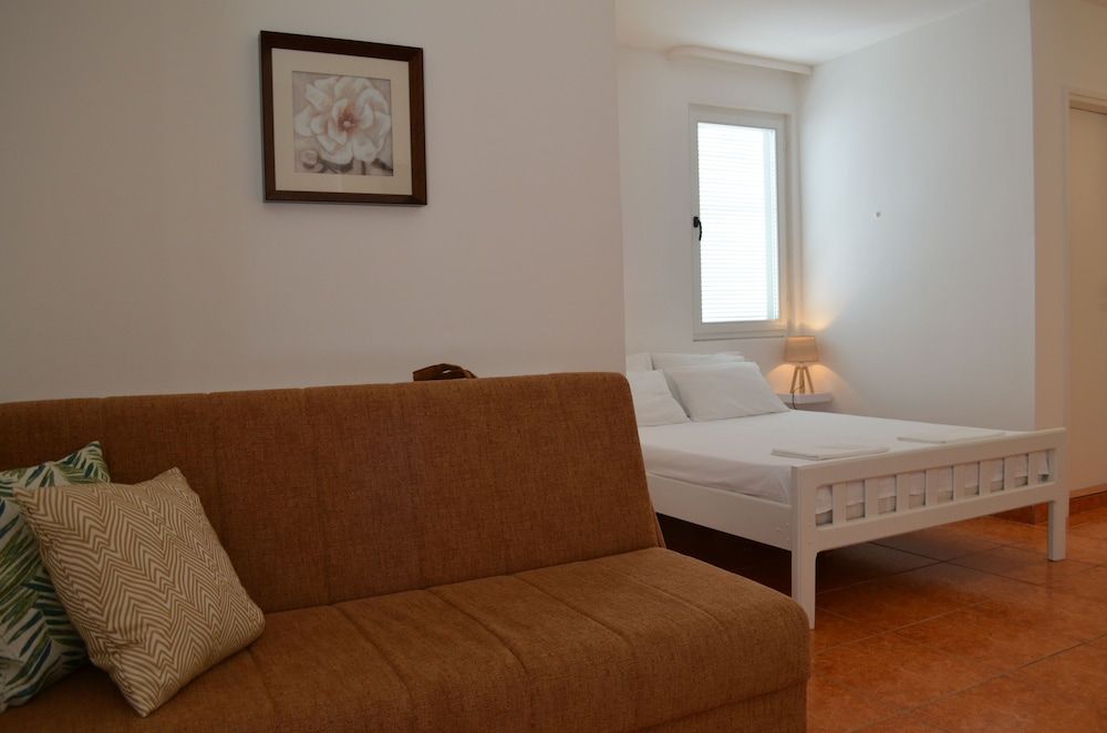 Family Studio Suite, 1 Queen Bed with Sofa bed
