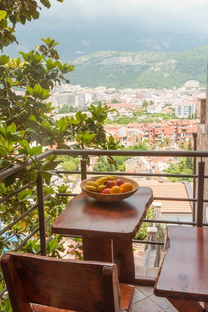 Contessa Apartments Studio, City View 4