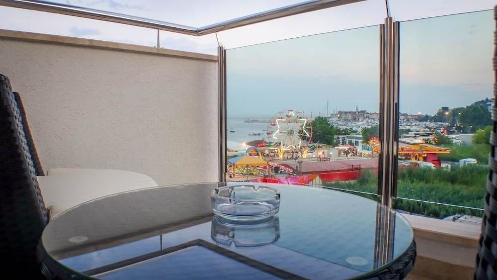 Luxury Apartment, 1 Bedroom, Sea View, Beachfront
