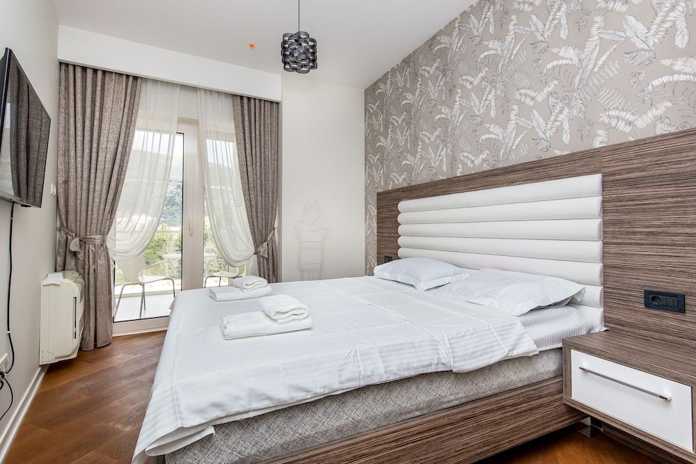 Family Apartment, 1 Bedroom, Partial Sea View