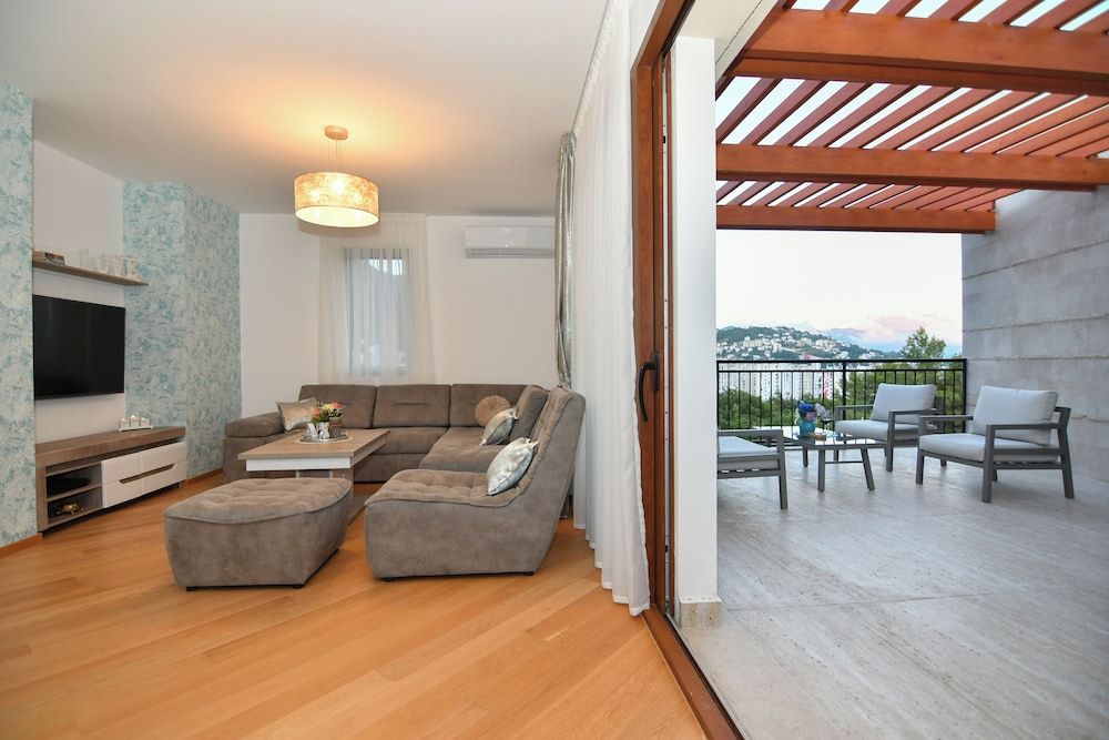 Apart Hotel MS Katunjanin Deluxe Apartment, 2 Bedrooms, Jetted Tub, Sea View 5