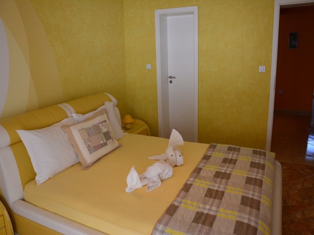 Deluxe Room (A2)