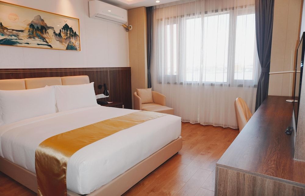 Escale International Hotel Deluxe Room, 1 King Bed, Sea View 2
