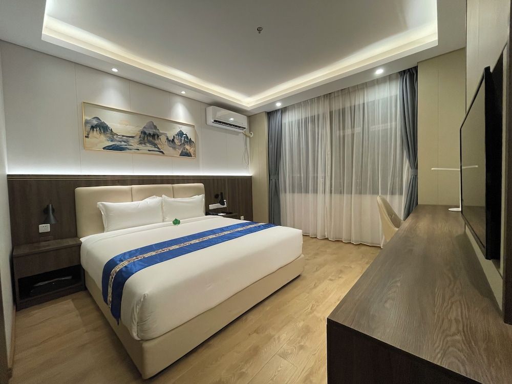 Escale International Hotel Deluxe Room, 1 King Bed, Sea View 3