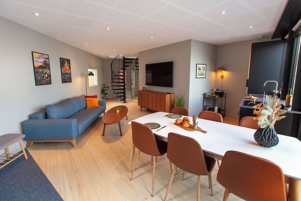 Exclusive Apartment, Balcony, Marina View
