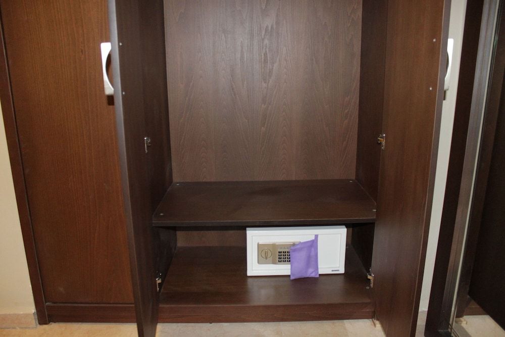 MauriCenter Hotel Comfort Room, 1 Double Bed 5